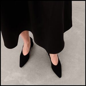 NWT Flattered Angela Suede Black Heels